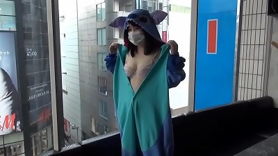 A girl running away from home wearing gurumi becomes a real onapet for the motel fee!